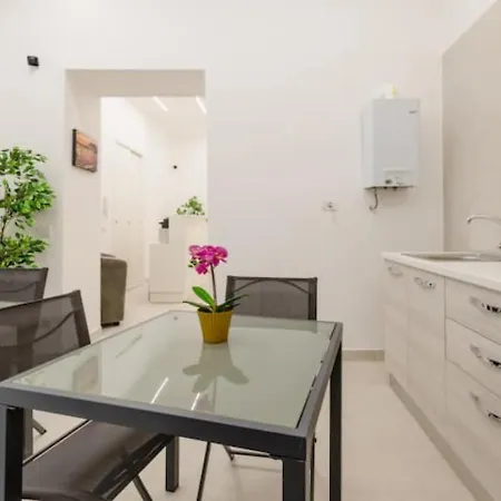 לינה וארוחת בוקר Luxury